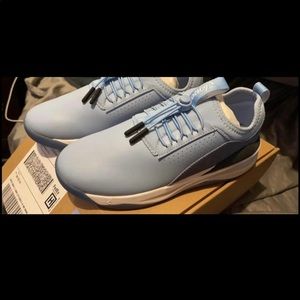 Clove nursing shoes size 7